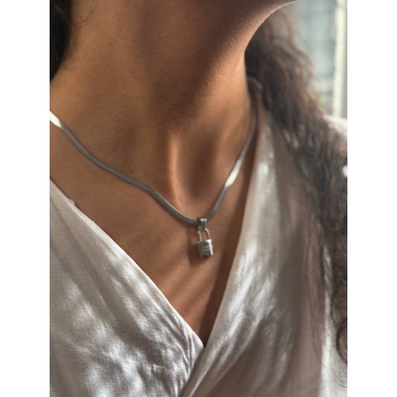 گردنبند زنانه مدل قفل - رنگ نقره ای